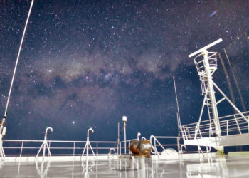 How to photograph the Milky Way and marine bioluminescence from a merchant ship, by Santiago Olay