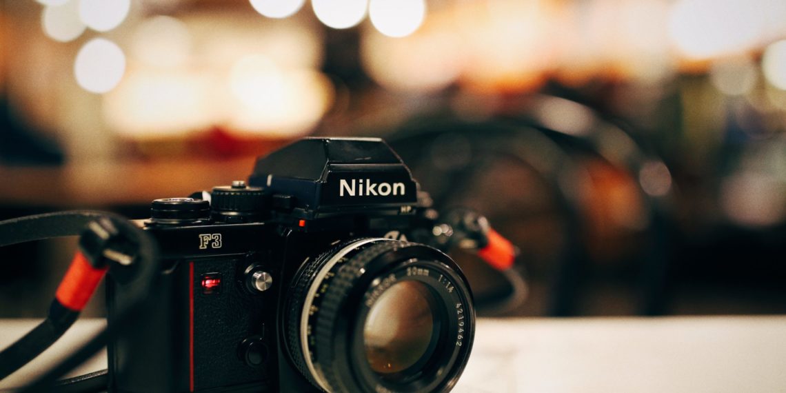 Taking pictures at home: the black and white portrait