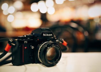 Taking pictures at home: the black and white portrait