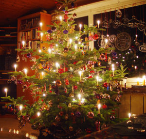 Christmas tree light photo white balance warm colours 