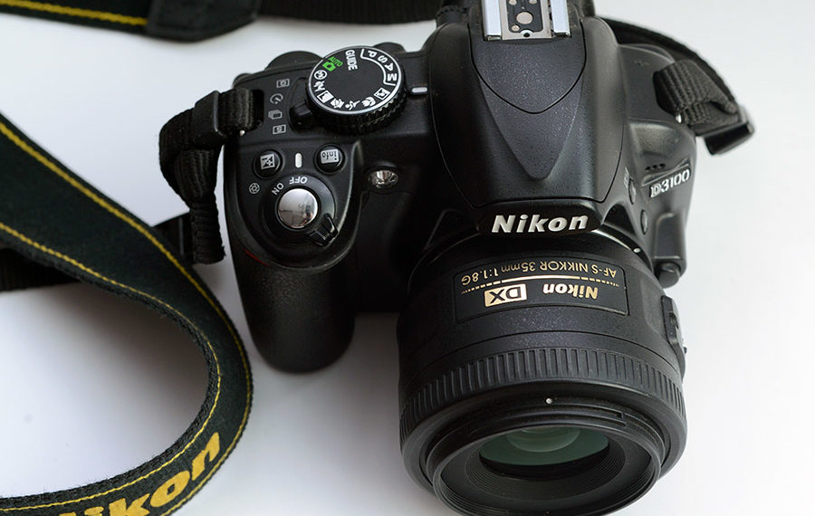Can you film with a Nikon D3100?