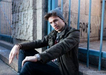 Can you shoot portraits with a macro lens?