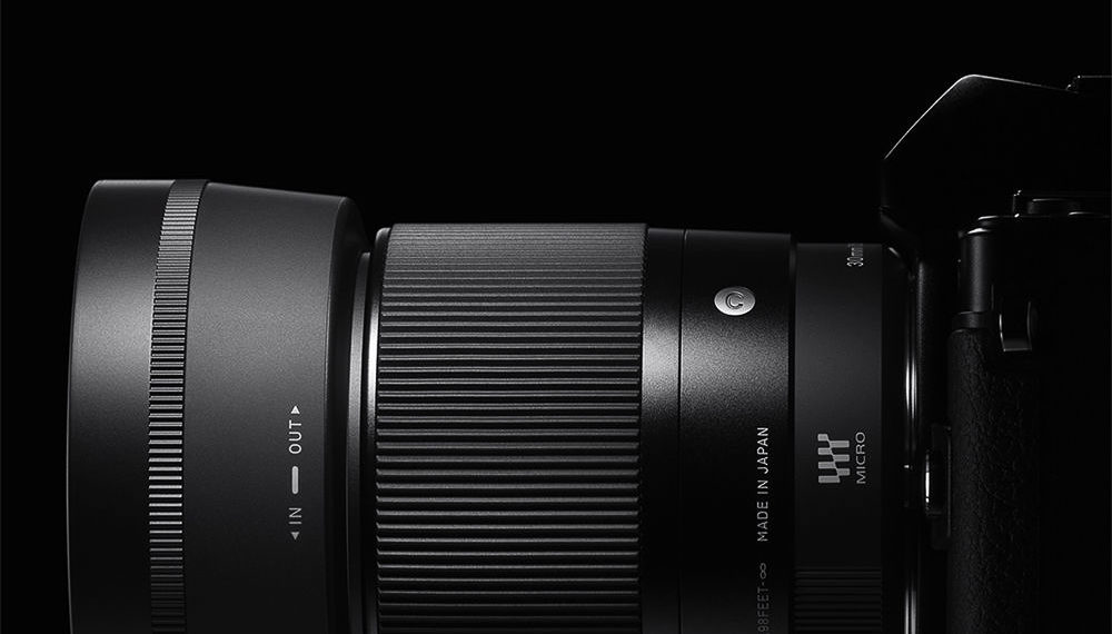 Can you zoom with Sigma 30mm?