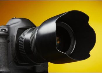 Do photographers use lens hoods?