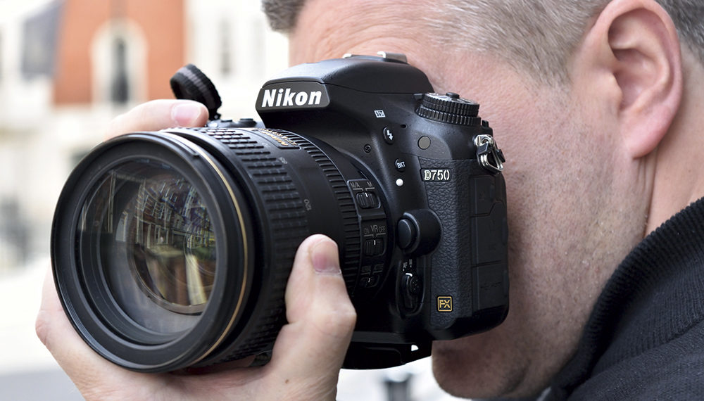 Do professional photographers use Nikon D5600?
