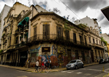 Do wide angle lenses make things look bigger?