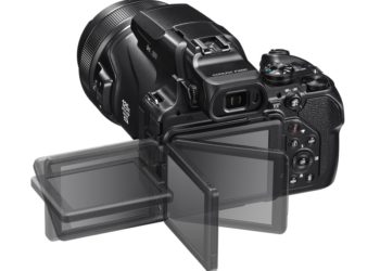 Does Coolpix P100 have wifi?