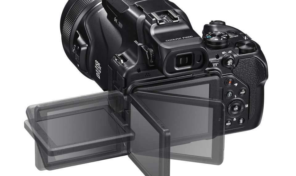 Does Coolpix P100 have wifi?