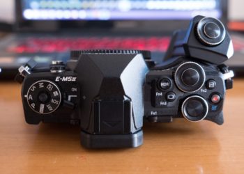 Does Olympus OMD em5 have WiFi?