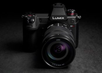 Does Panasonic LX100 have image stabilization?