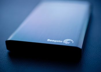 Does Seagate automatically backup?