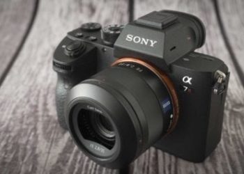 Does Sony cameras have focus stacking?