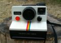 Does a Polaroid SX-70 need batteries?