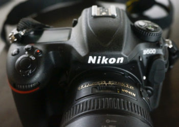 Does the D500 have a built in flash?