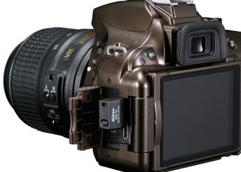 Does the Nikon D5100 have WiFi?