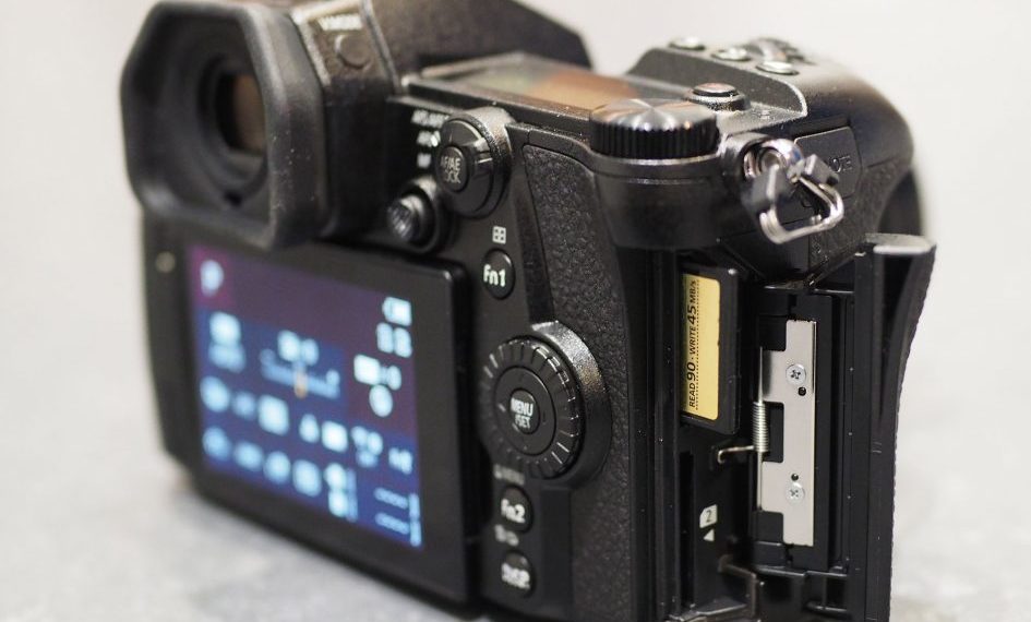 Does the Panasonic FZ80 have a mic input? Big Photography Leading