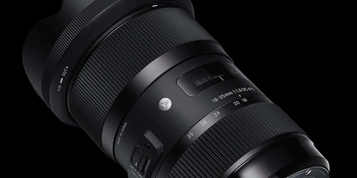 Does the Sigma 18-35mm have image stabilization?