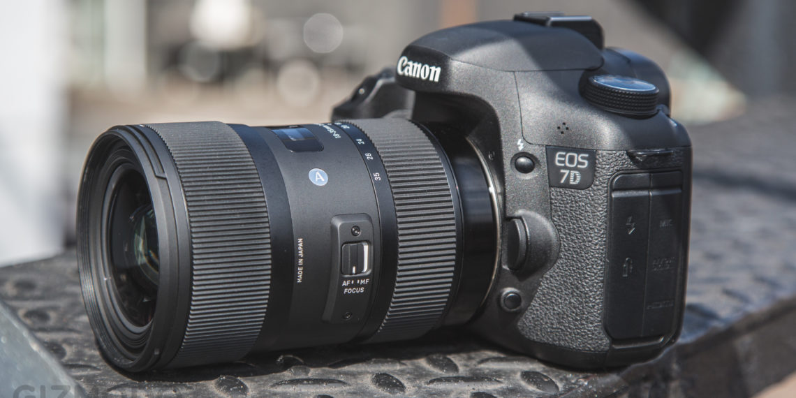 Does the Sigma 35mm zoom?