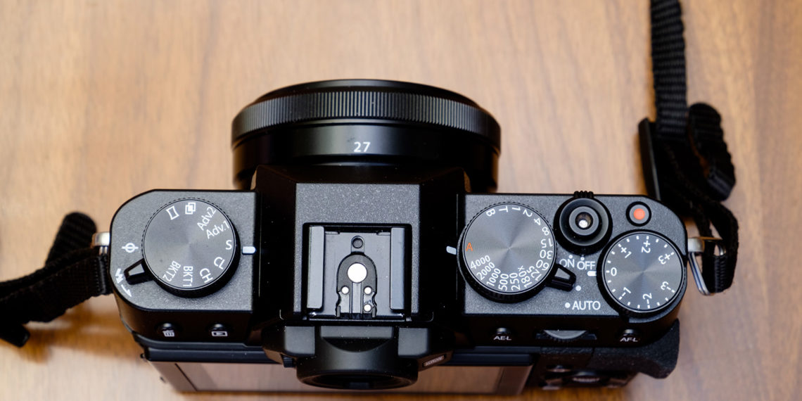 How do I change the aperture on my Fuji 27mm?