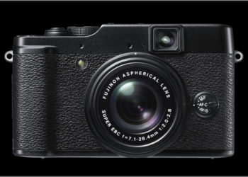 How do I charge my Fujifilm x10?