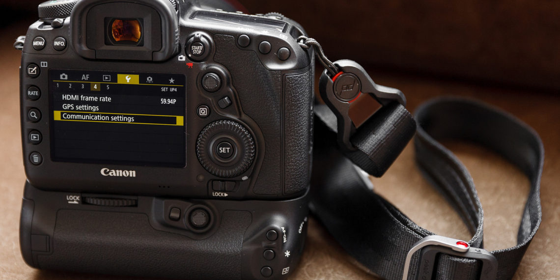 How do I download pictures from my Canon 5D Mark IV to my computer?