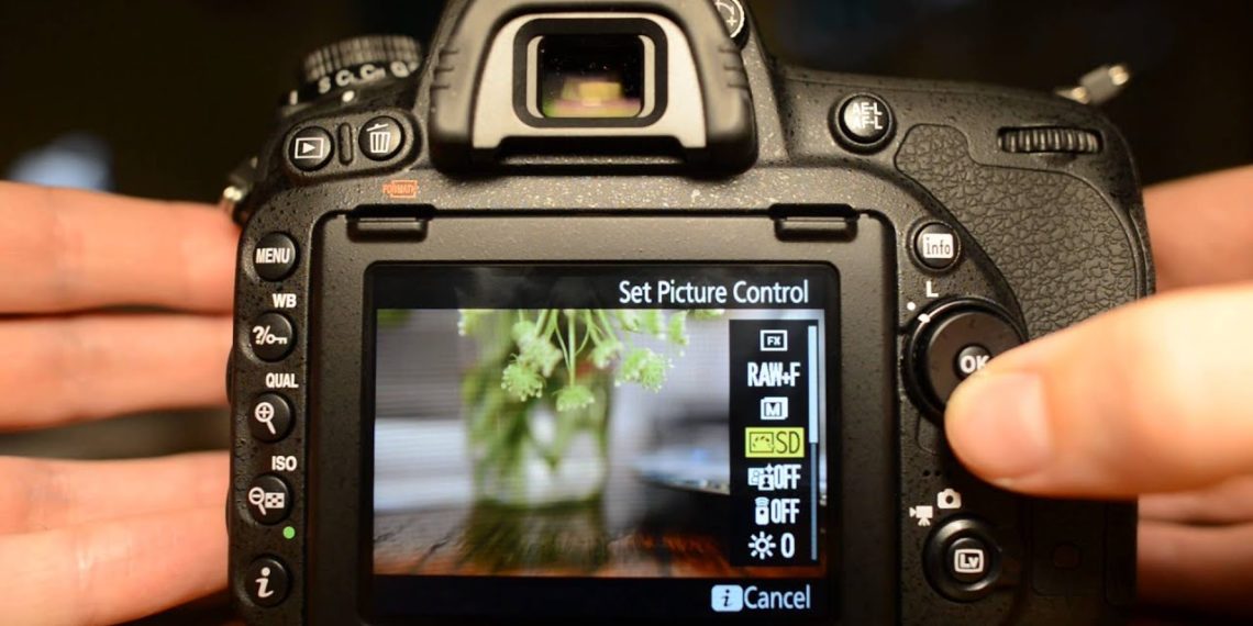 How do I remove info from Live View Nikon?