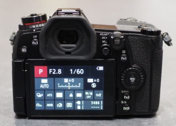 How do I reset my Lumix g9?