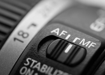 How do I switch to manual focus?