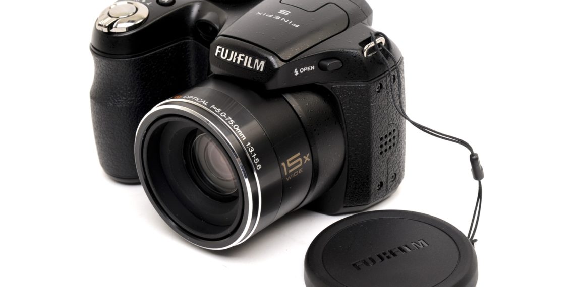 How do you focus on a Fujifilm FinePix S?