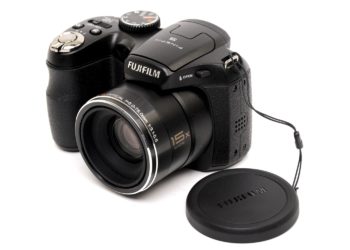 How do you focus on a Fujifilm FinePix S?