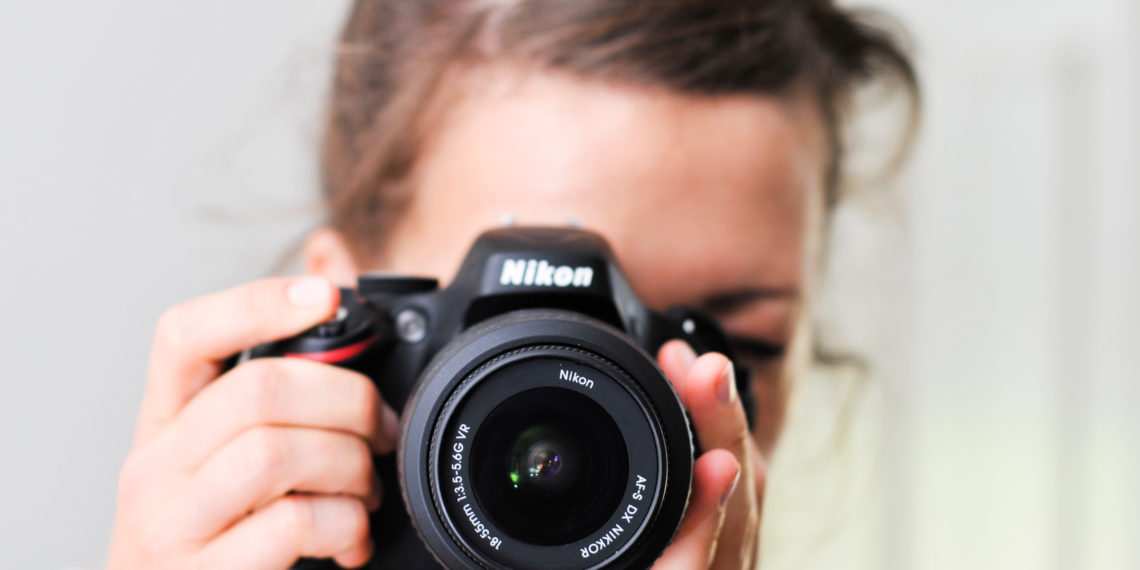 How do you set continuous shooting on Canon 90d?