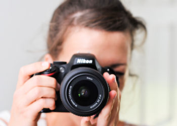 How do you set continuous shooting on Canon 90d?