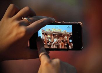 How do you take a picture in Pano mode?