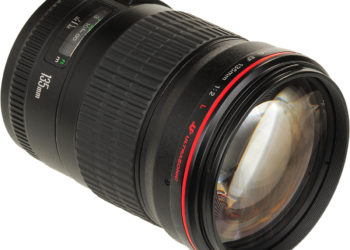 How far can 135mm lens see?