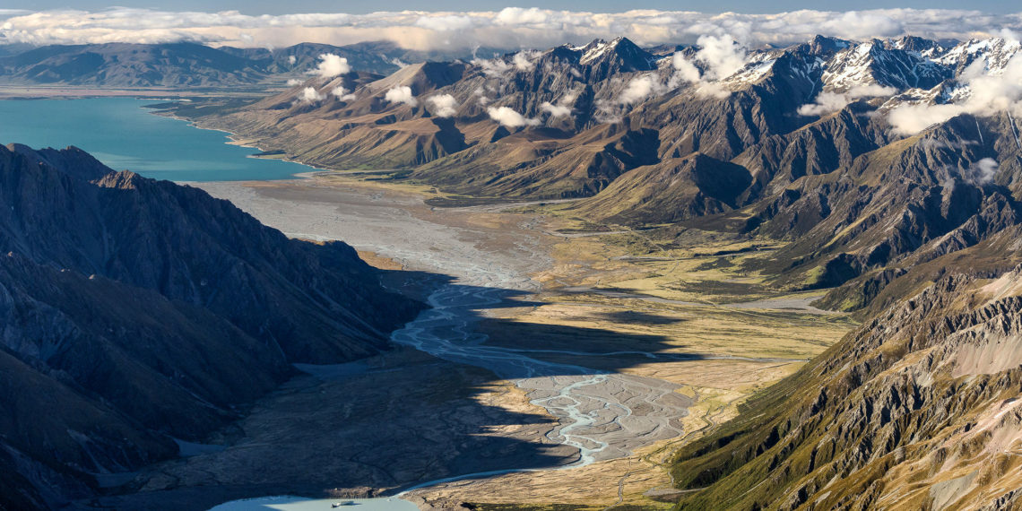 Is 70 200 good for landscape?