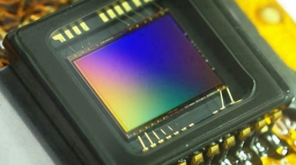Is CMOS sensor good?