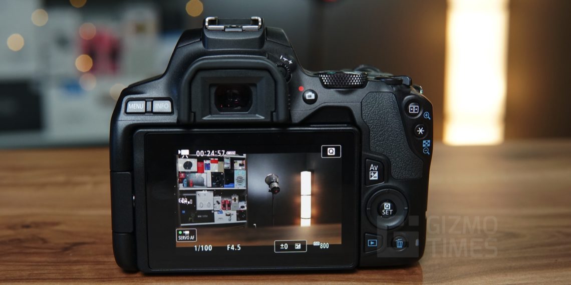 Is Canon 200D touch screen?