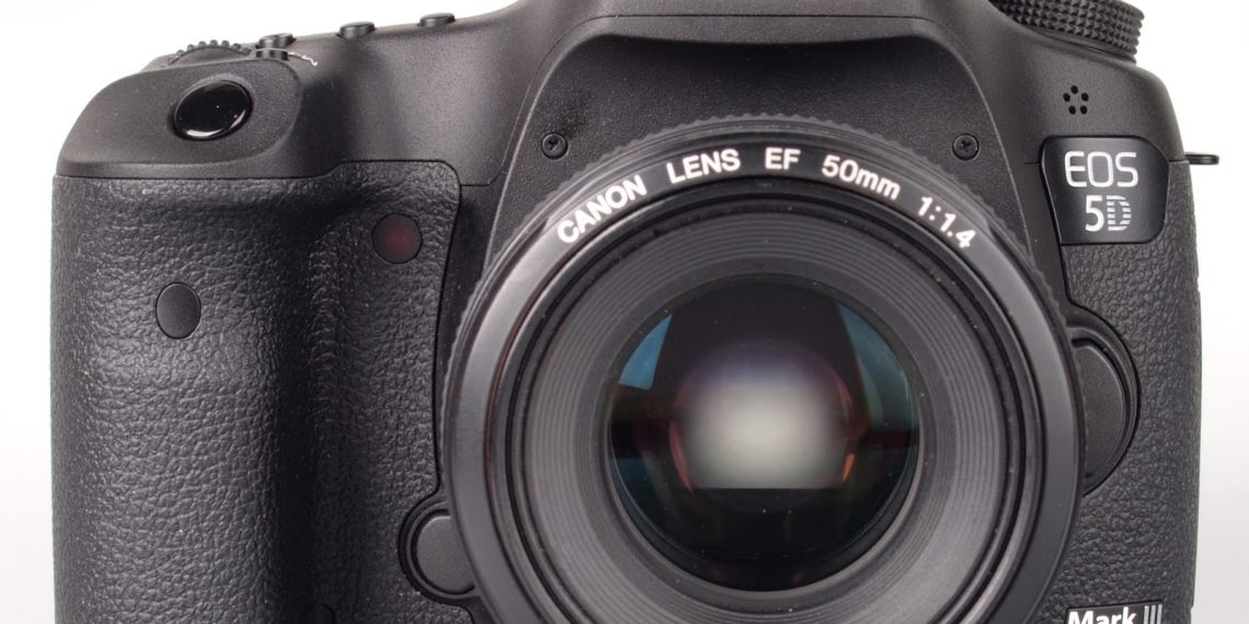 Is Canon 5D Mark III discontinued?