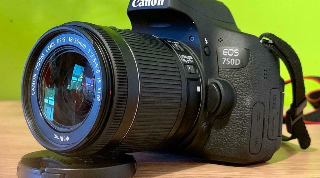 Is Canon 750D waterproof?