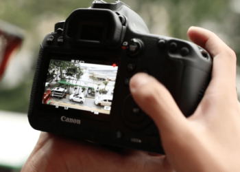 Is Canon 7D better than 6D?