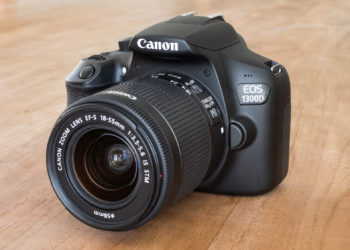 Is Canon EOS 1300D touch screen?