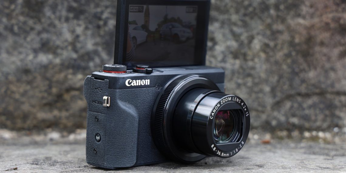 Is Canon G7X Mark III waterproof?