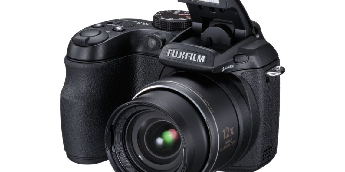 Is Fujifilm FinePix S DSLR?