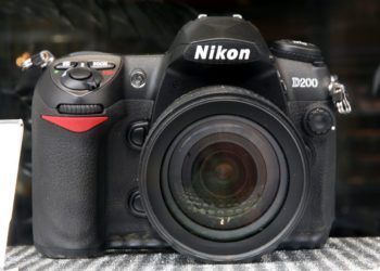Is Nikon D200 FX or DX?