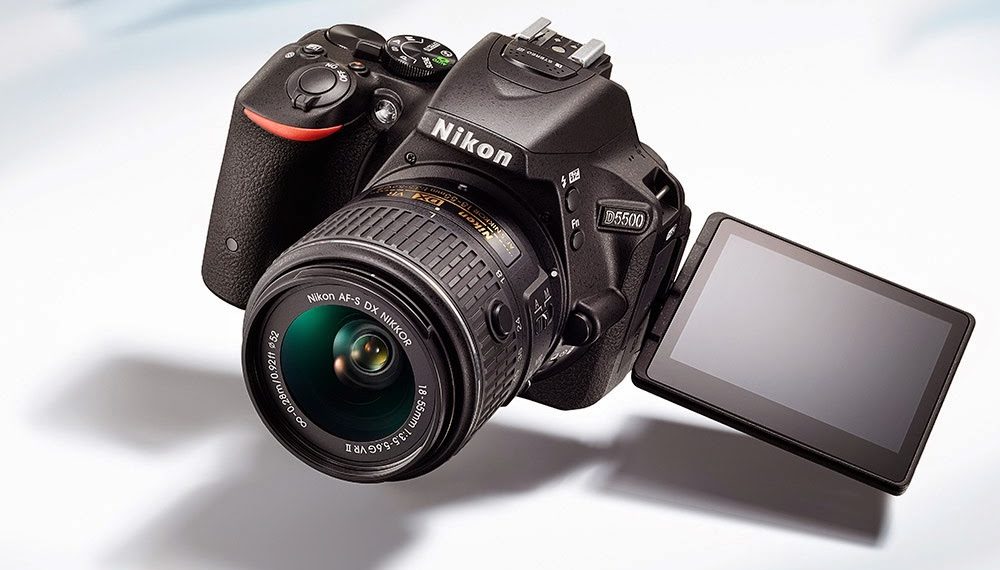 Is Nikon D5000 touch screen?