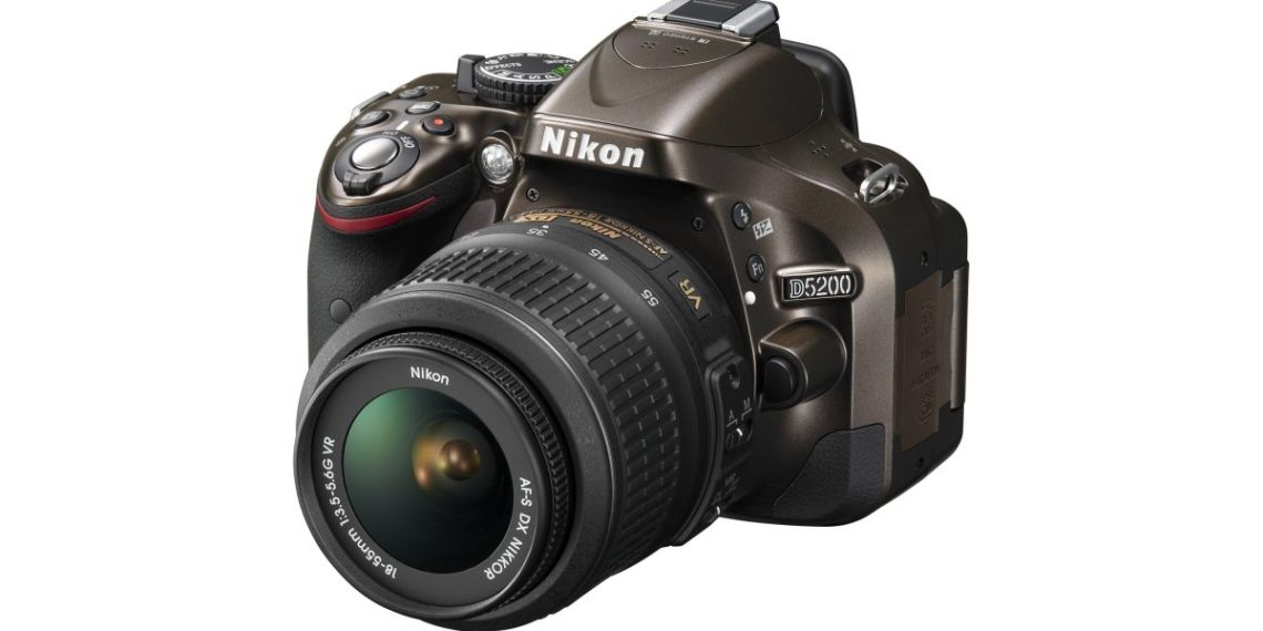 Is Nikon D5200 good for beginners?