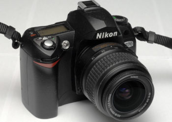 Is Nikon D70 FX or DX?