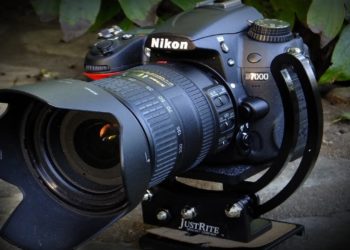 Is Nikon D7000 a professional camera?