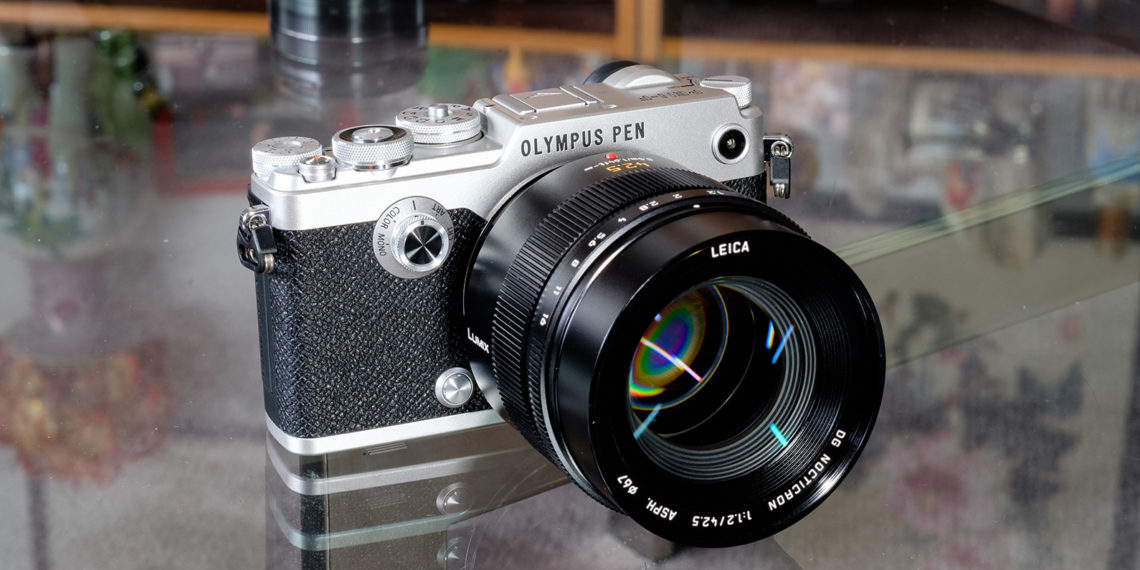 Is Olympus Pen F mirrorless?