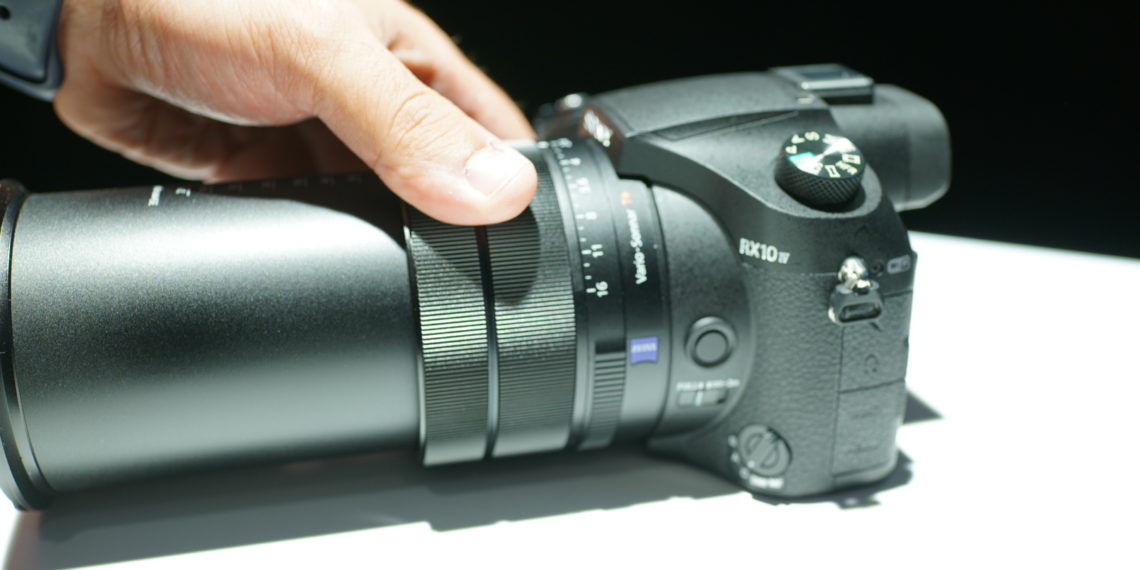 Is RX10 mirrorless IV?